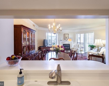 901 N Monroe Street - Photo Thumbnail 7