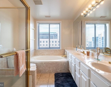 901 N Monroe Street - Photo Thumbnail 19