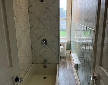 1704 W Market Street - Photo Thumbnail 7