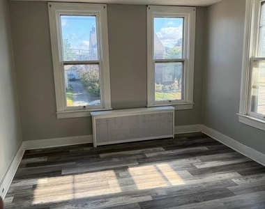1704 W Market Street - Photo Thumbnail 6