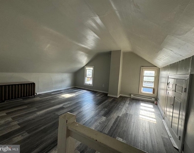 1704 W Market Street - Photo Thumbnail 4