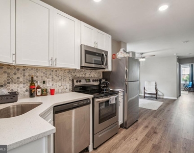 655 N 33rd Street - Photo Thumbnail 2