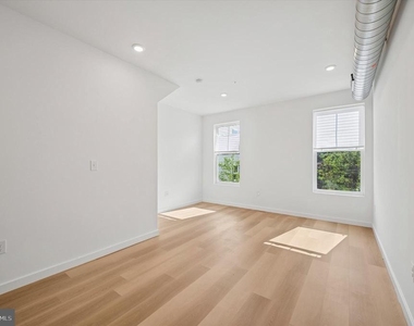 2032 E Lehigh Avenue - Photo Thumbnail 3
