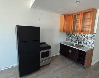 4550 Wayne Avenue - Photo Thumbnail 4
