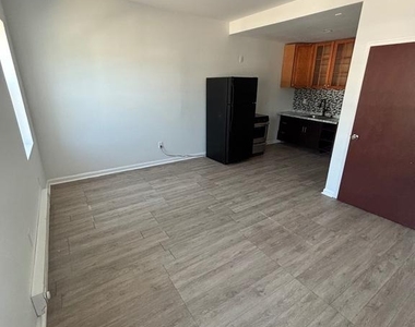 4550 Wayne Avenue - Photo Thumbnail 1