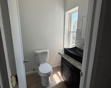 4550 Wayne Avenue - Photo Thumbnail 6