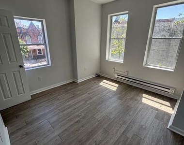 4550 Wayne Avenue - Photo Thumbnail 9