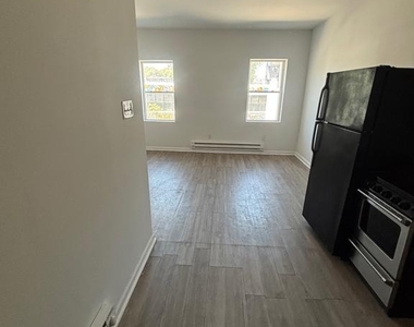 4550 Wayne Avenue - Photo Thumbnail 3