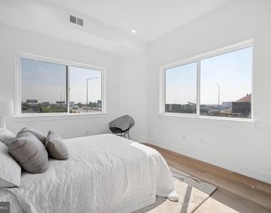 3037 Richmond Street - Photo Thumbnail 10
