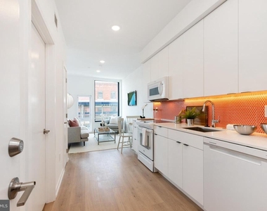 1141 N Front Street - Photo Thumbnail 4