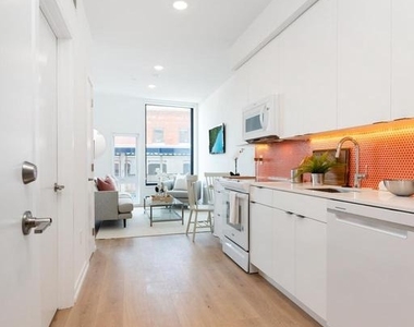 1141 N Front Street - Photo Thumbnail 5