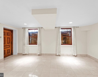 2201 Green Street - Photo Thumbnail 9