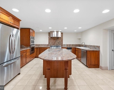 2201 Green Street - Photo Thumbnail 2