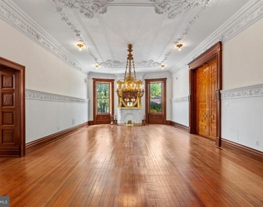 2201 Green Street - Photo Thumbnail 3