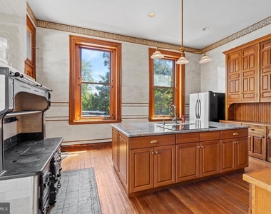 2201 Green Street - Photo Thumbnail 14