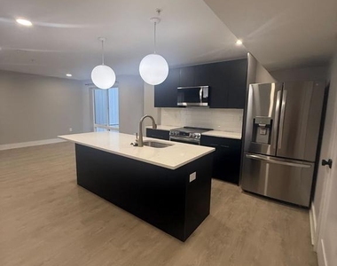 721 N 16th Street - Photo Thumbnail 3