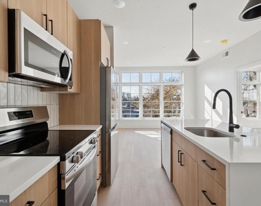 5521 Wayne Avenue - Photo Thumbnail 3