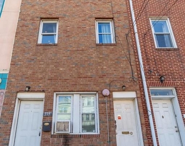 238 W Girard Avenue - Photo Thumbnail 14