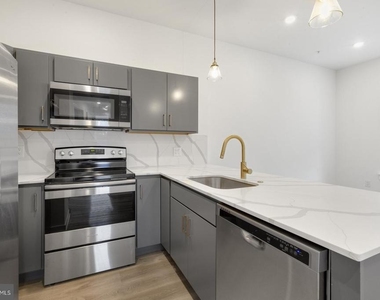 2046 E Lehigh Avenue - Photo Thumbnail 2