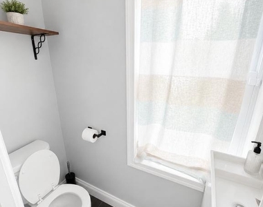 5547 Ridge Avenue - Photo Thumbnail 8