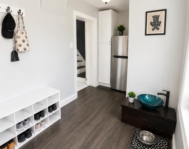 5547 Ridge Avenue - Photo Thumbnail 9