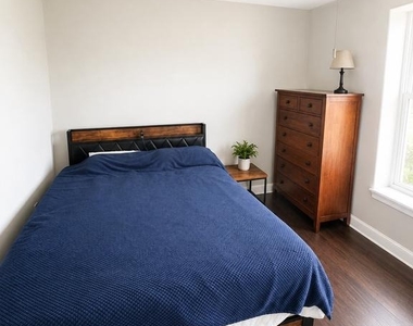 5547 Ridge Avenue - Photo Thumbnail 18
