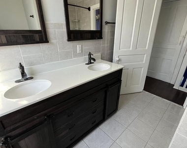 5547 Ridge Avenue - Photo Thumbnail 50