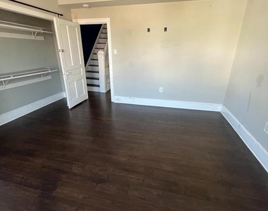 5547 Ridge Avenue - Photo Thumbnail 43