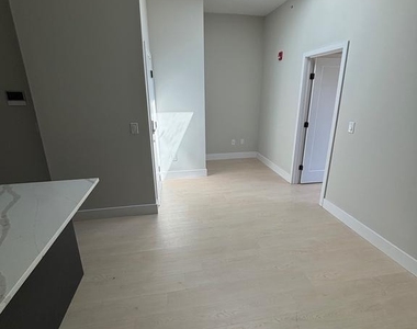1809 Master Street - Photo Thumbnail 4
