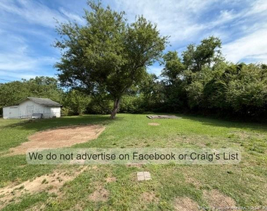 2721 Daly Avenue - Photo Thumbnail 8