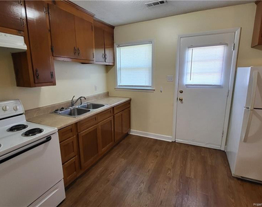524 W 17th Street - Photo Thumbnail 2