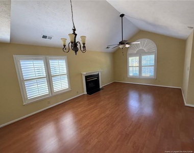1813 Stetson Lane - Photo Thumbnail 4