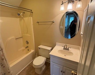1813 Stetson Lane - Photo Thumbnail 9