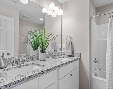 886 John Street - Photo Thumbnail 12
