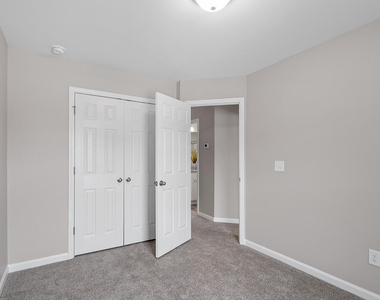 886 John Street - Photo Thumbnail 17