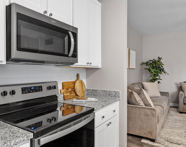 886 John Street - Photo Thumbnail 5