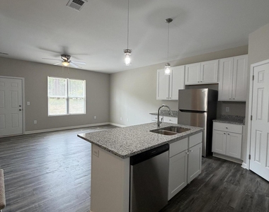 882 John Street - Photo Thumbnail 3