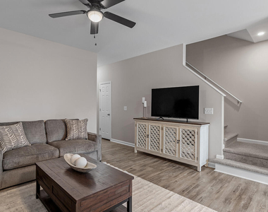 878 John Street - Photo Thumbnail 13