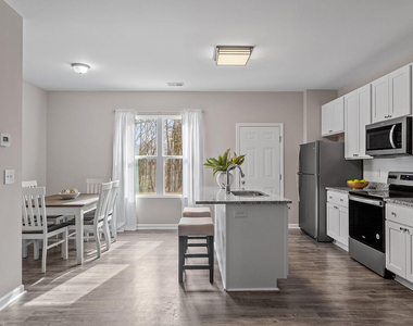 878 John Street - Photo Thumbnail 7