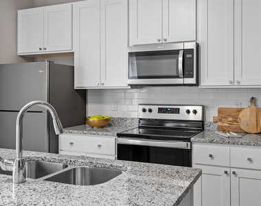 878 John Street - Photo Thumbnail 9