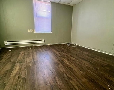 700 Pine Street - Photo Thumbnail 1
