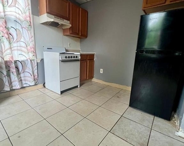 700 Pine Street - Photo Thumbnail 6