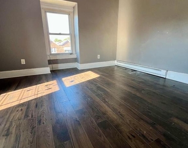 700 Pine Street - Photo Thumbnail 10
