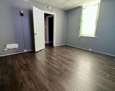 700 Pine Street - Photo Thumbnail 4