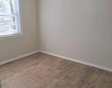 403 Trenton Court - Photo Thumbnail 7