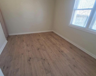 403 Trenton Court - Photo Thumbnail 6