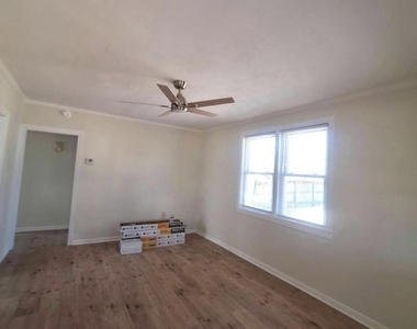 403 Trenton Court - Photo Thumbnail 2