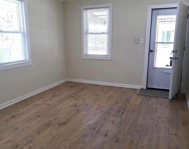 403 Trenton Court - Photo Thumbnail 3