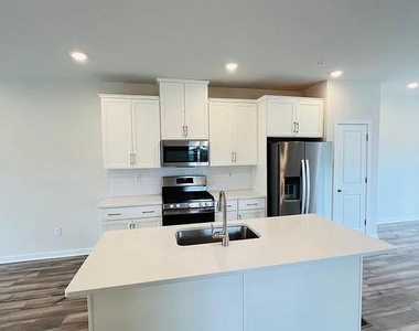 902 Magnolia Lane - Photo Thumbnail 6