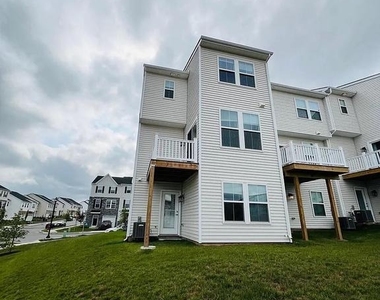902 Magnolia Lane - Photo Thumbnail 4